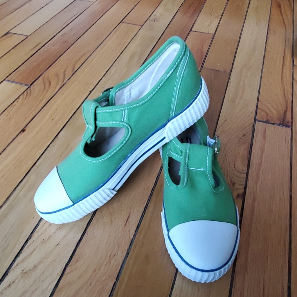 NWOT Vintage Gap Canvas Mary Jane Shoes